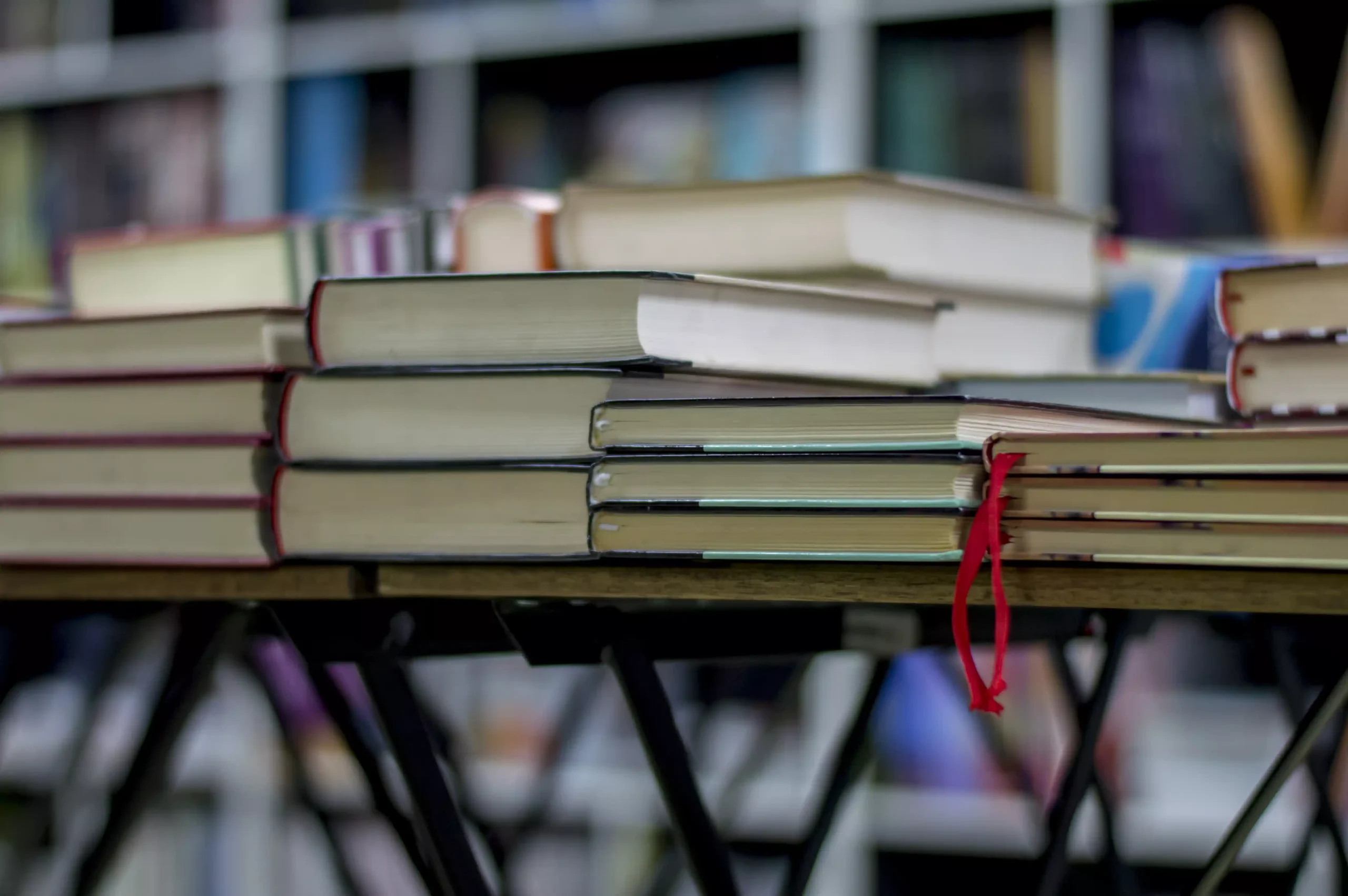 Buku Ajar vs Buku Referensi vs Monograf: Apa Bedanya dan Mana yang Tepat untuk Anda?